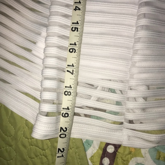 White skirt with horizontal sheer stripes - Picture 2 of 4